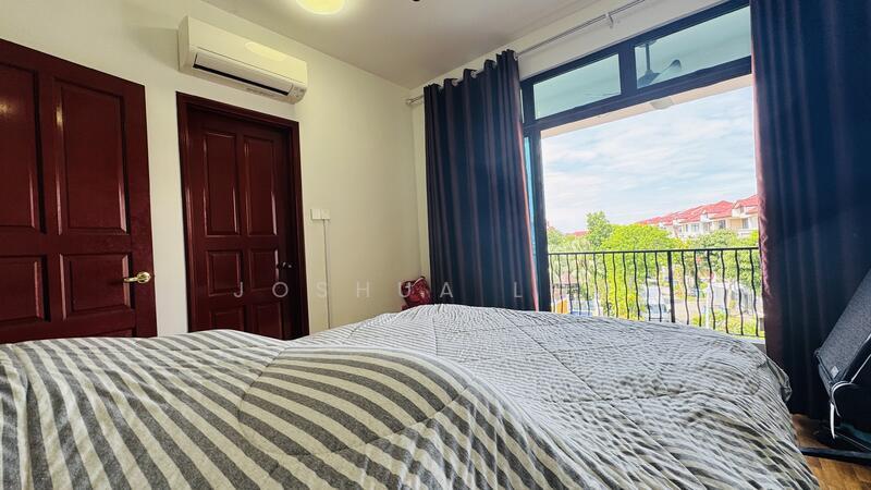 LANDED7772@ 3 sty well maintained Interterrace