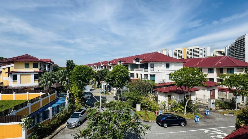 LANDED7772@ 3 sty well maintained Interterrace