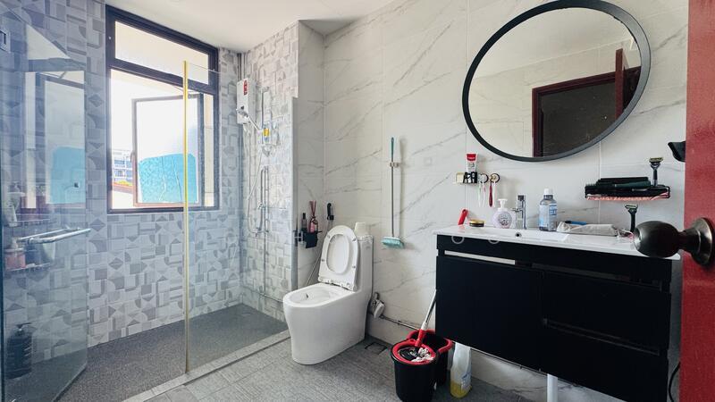 LANDED7772@ 3 sty well maintained Interterrace