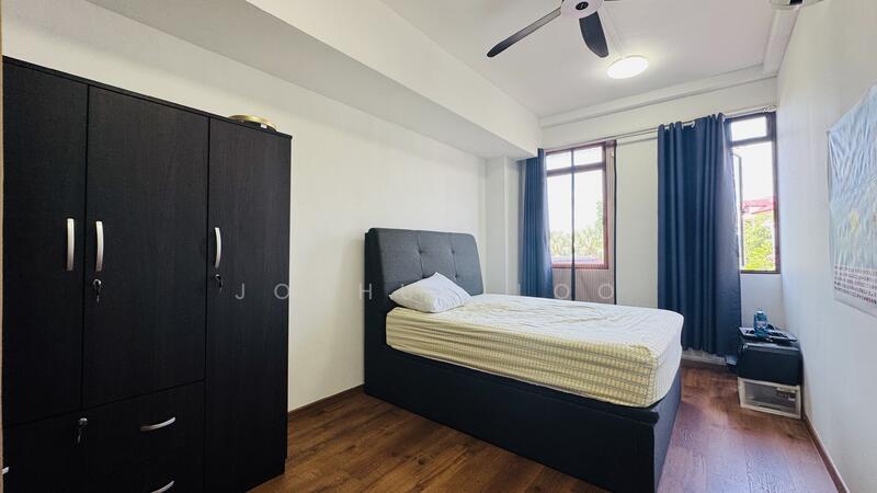 LANDED7772@ 3 sty well maintained Interterrace