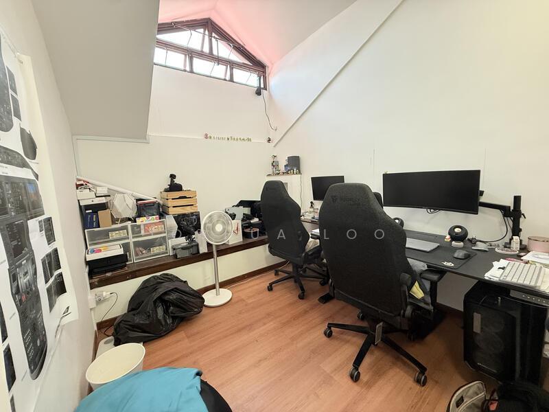 LANDED7772@ 3 sty well maintained Interterrace