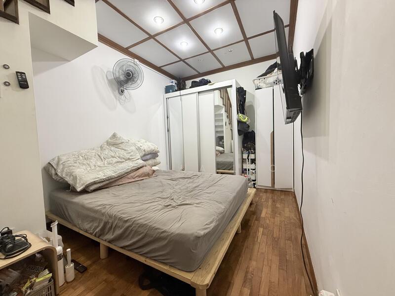 LANDED7772@ 3 sty well maintained Interterrace