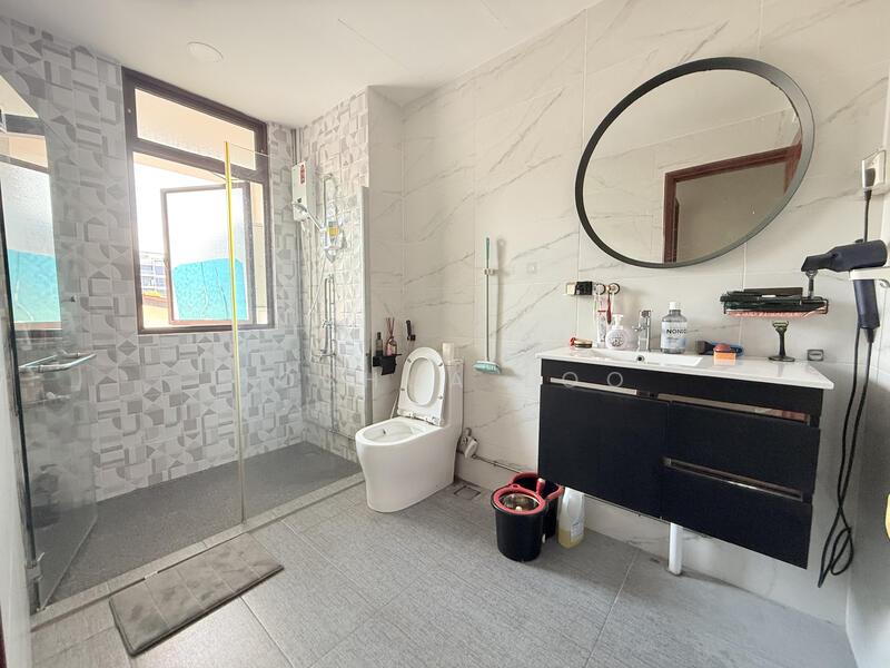 LANDED7772@ 3 sty well maintained Interterrace