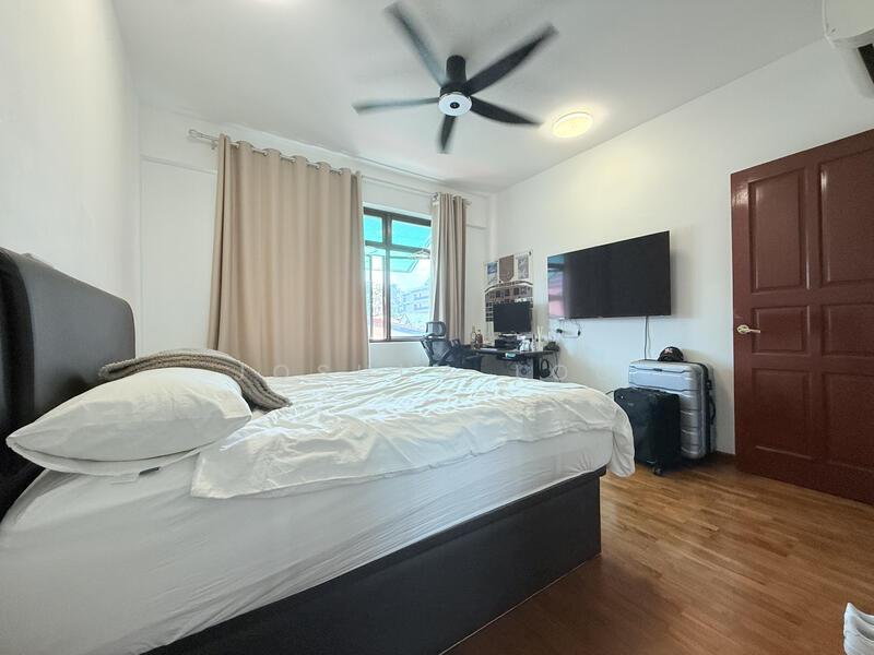 LANDED7772@ 3 sty well maintained Interterrace