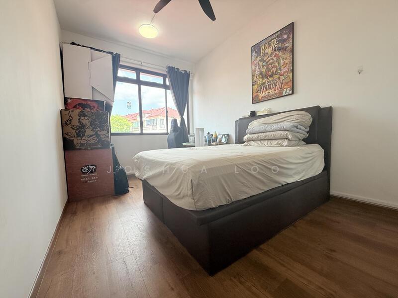 LANDED7772@ 3 sty well maintained Interterrace