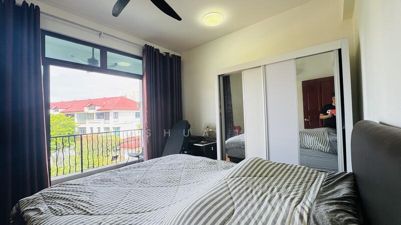 LANDED7772@ 3 sty well maintained Interterrace