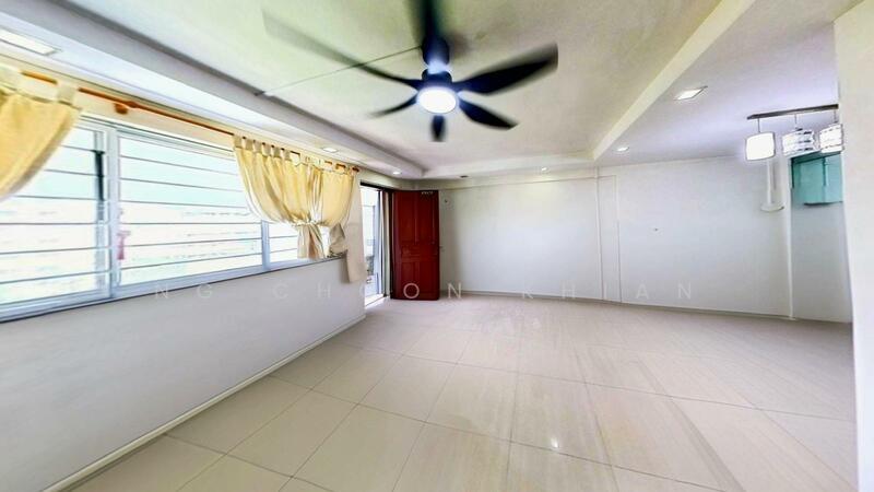 Prop-GPT: HDB Flat: D27 Yishun 718 Yishun Street 71