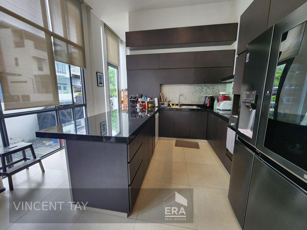 Prop-GPT: Terrace: D15 Upper East Coast D15 Opera Estate Corner Terrace for Sale