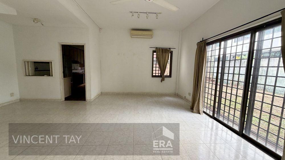 Prop-GPT: Detached: D15 East Coast Seaside Park Semi-d for Sale