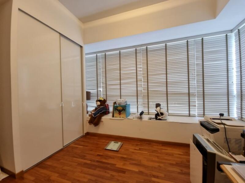 Elliot at the East Coast