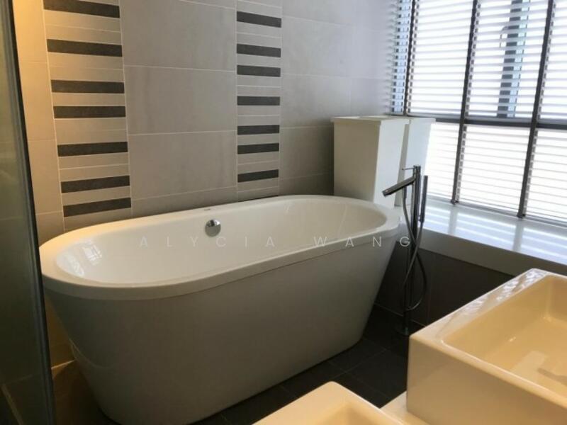 Elliot at the East Coast