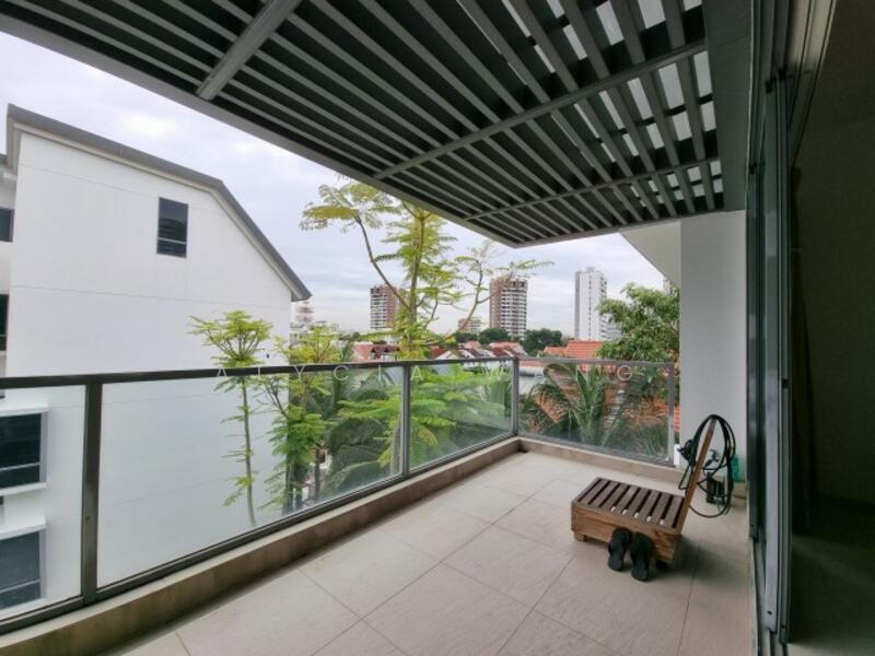 Elliot at the East Coast