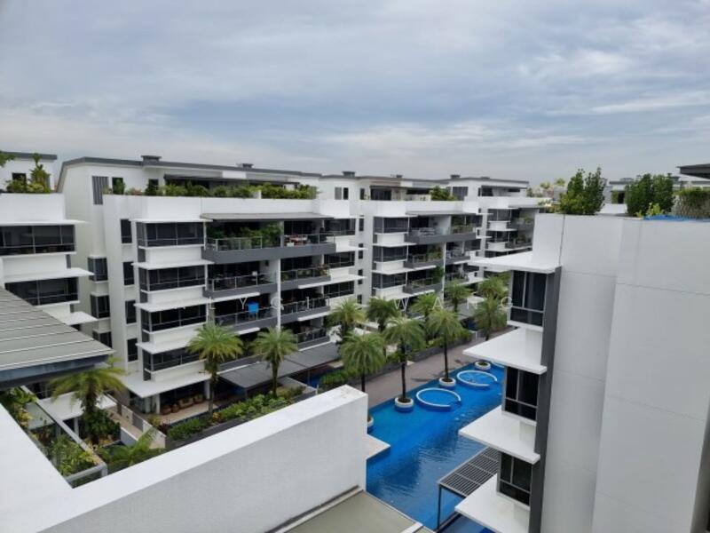 Elliot at the East Coast