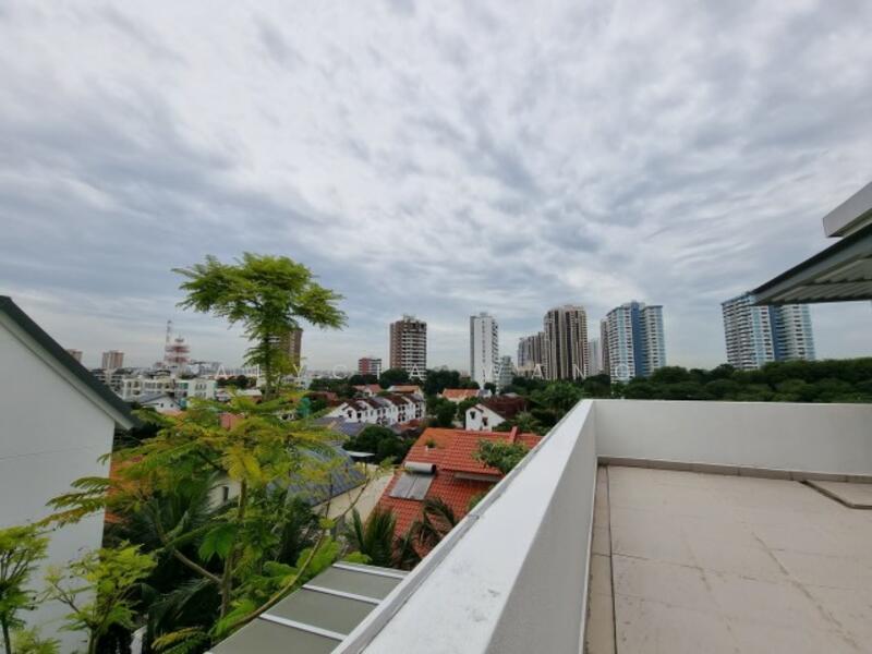 Elliot at the East Coast