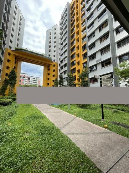 479B Yishun Street 42 HDB Apartment For Sale, $620,000, 3 Bed 2 Bath 1,001 sqft $619.00 psf