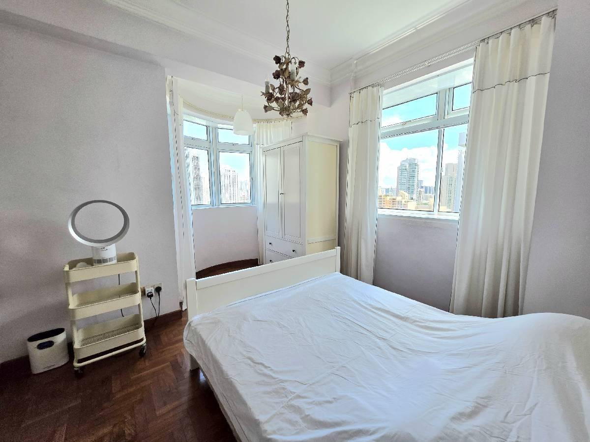 La Crystal Condominium For Sale, $2,450,000, 3 Bed 2 Bath 1,076 sqft $2,277.00 psf