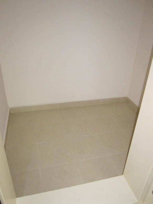 Newton Edge Condominium For Sale, $910,000, 1 Bed 1 Bath 463 sqft $1,965.00 psf