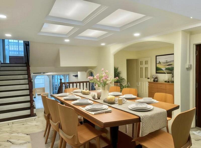 Prop-GPT: Terrace: D05 West Coast West Coast Terrace, 1km to Nan Hua! Walk to 2 FUTURE MRT lines!