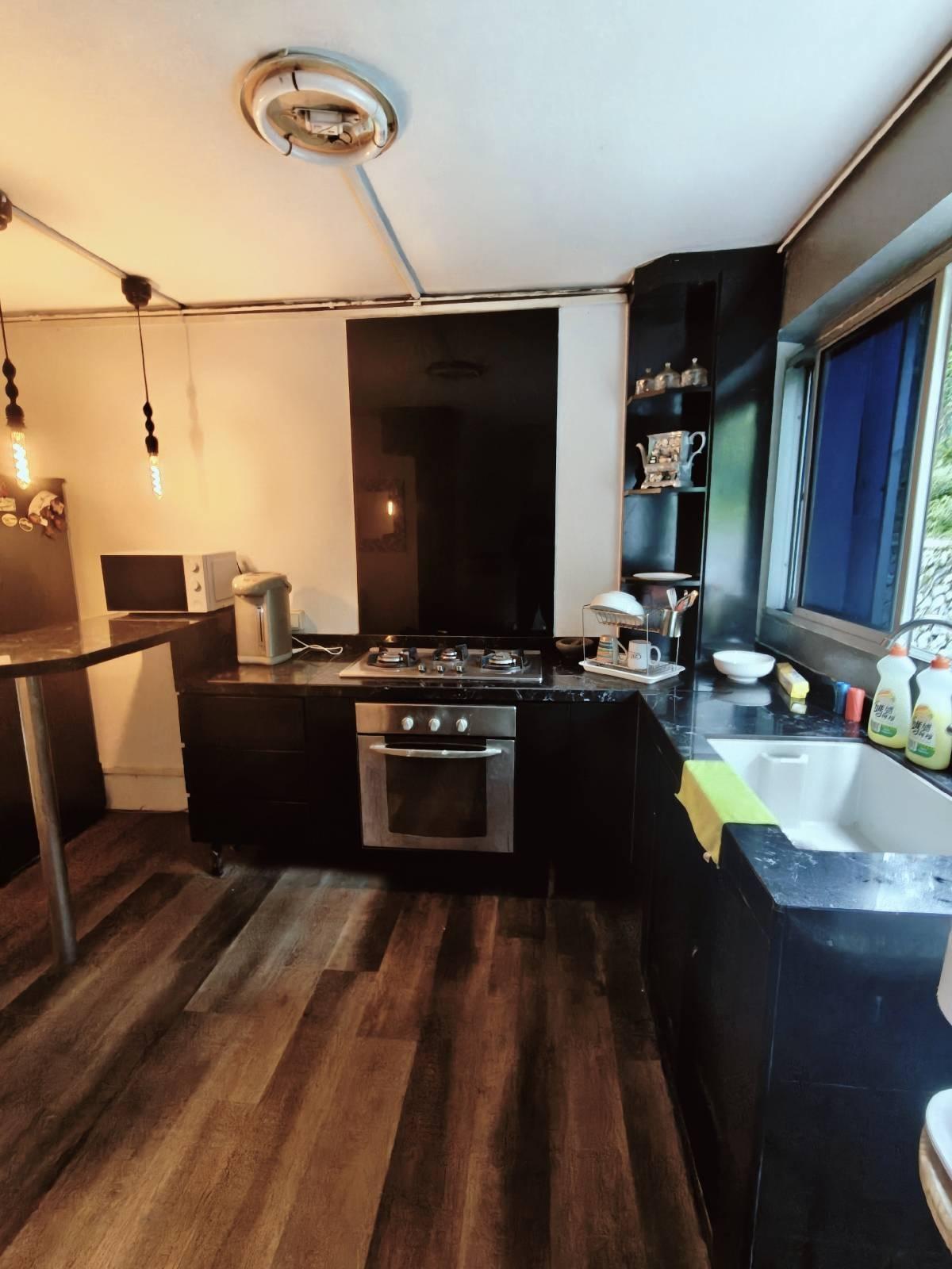 6 Farrer Road HDB Apartment For Sale, $650,000, 3 Bed 2 Bath 980 sqft $663.00 psf