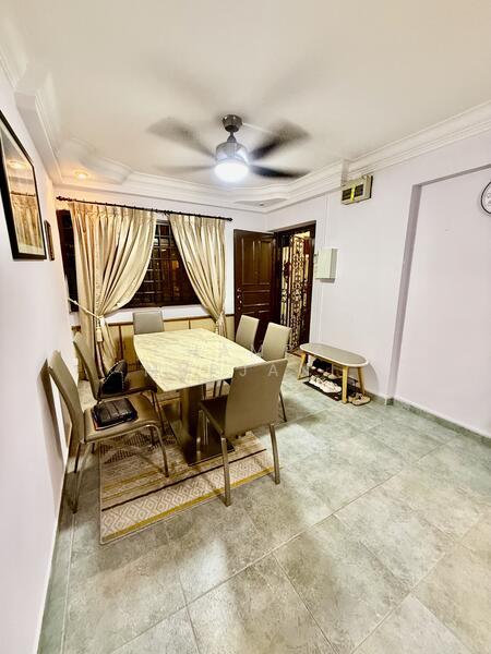 Prop-GPT: HDB Flat: D18 Tampines 722 Tampines Street 72
