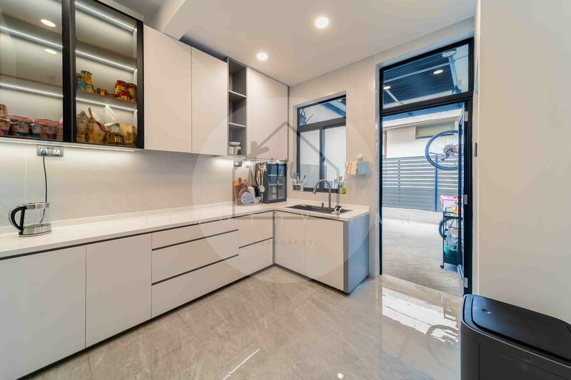 Fully Renovated Corner Terrace Near to Sembawang Road