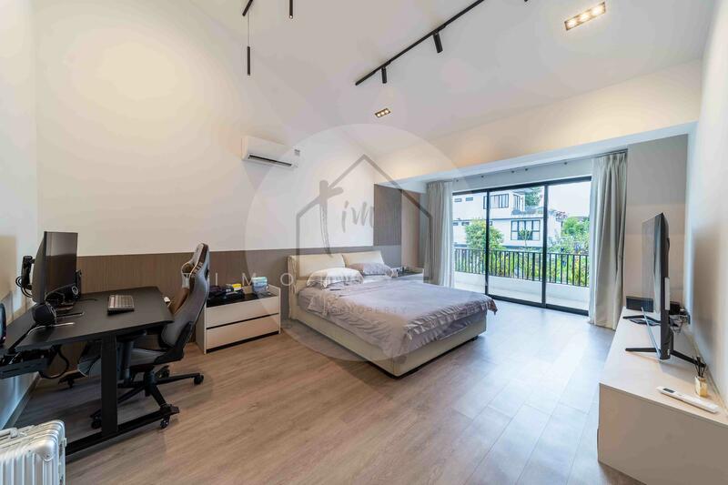 Fully Renovated Corner Terrace Near to Sembawang Road