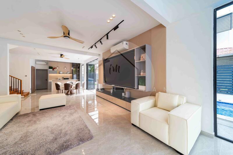 Fully Renovated Corner Terrace Near to Sembawang Road