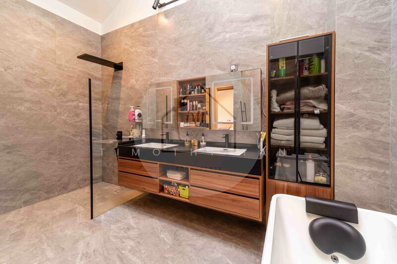 Fully Renovated Corner Terrace Near to Sembawang Road