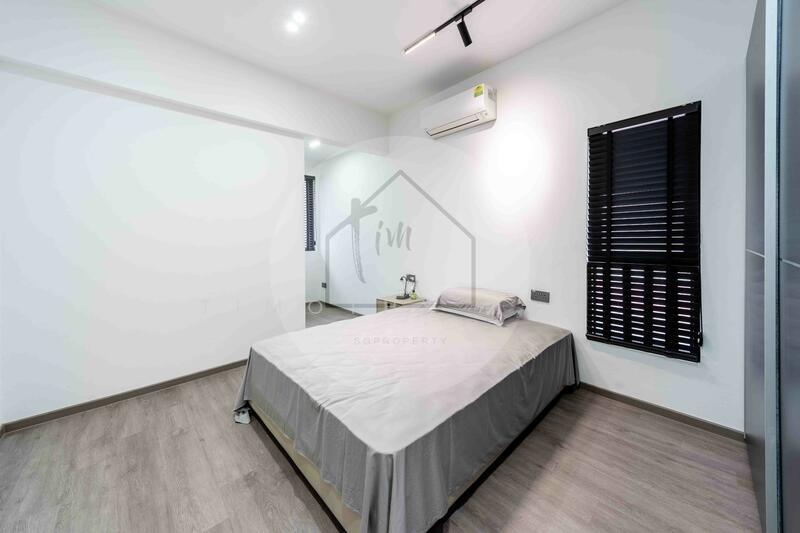 Fully Renovated Corner Terrace Near to Sembawang Road