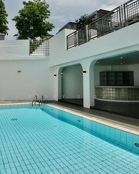 Prop-GPT: Semi-Detached: D16 Bayshore Rare elevated land freehold semi-d