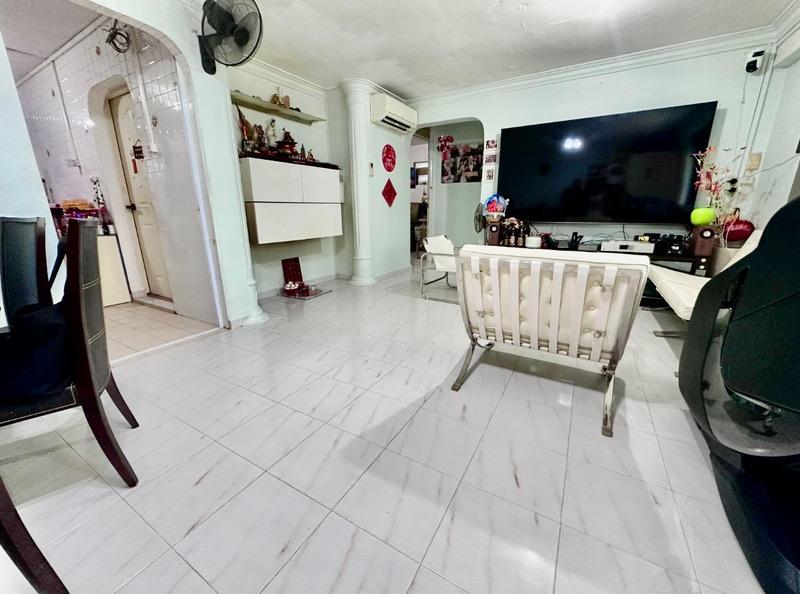 243 Serangoon Avenue 2 HDB Apartment For Sale, $705,000, 3 Bed 2 Bath 957 sqft $737.00 psf