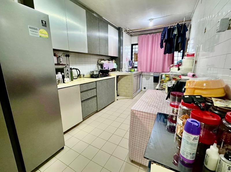 243 Serangoon Avenue 2 HDB Apartment For Sale, $705,000, 3 Bed 2 Bath 957 sqft $737.00 psf