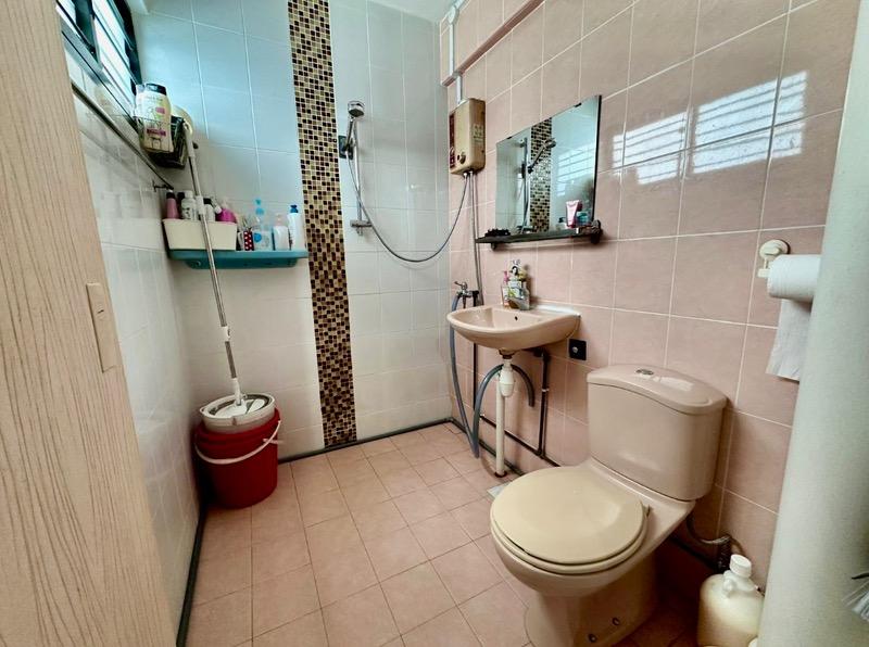 243 Serangoon Avenue 2 HDB Apartment For Sale, $705,000, 3 Bed 2 Bath 957 sqft $737.00 psf