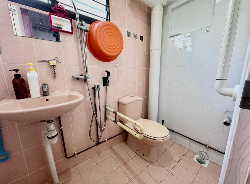 243 Serangoon Avenue 2 HDB Apartment For Sale, $705,000, 3 Bed 2 Bath 957 sqft $737.00 psf