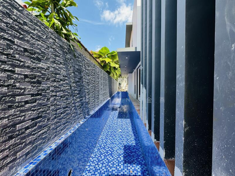 Prop-GPT: Semi-Detached: D19  Brand new Semi-D, 4 levels with Lift & Swimming Pool, 5 bedrooms ensuite, modern with roof terrace