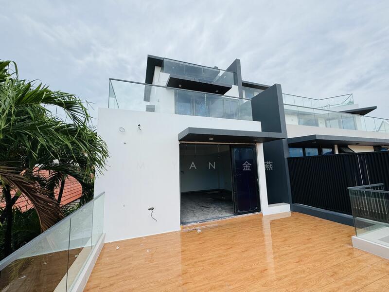Brand new Semi-D, 4 levels with Lift & Swimming Pool, 5 bedrooms ensuite, modern with roof terrace