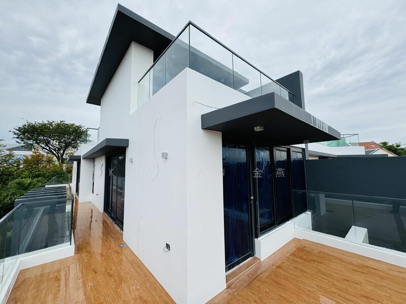 Brand new Semi-D, 4 levels with Lift & Swimming Pool, 5 bedrooms ensuite, modern with roof terrace