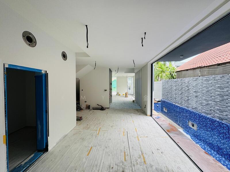 Brand new Semi-D, 4 levels with Lift & Swimming Pool, 5 bedrooms ensuite, modern with roof terrace