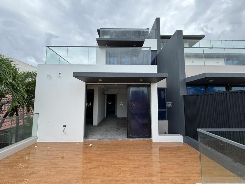 Brand new Semi-D, 4 levels with Lift & Swimming Pool, 5 bedrooms ensuite, modern with roof terrace
