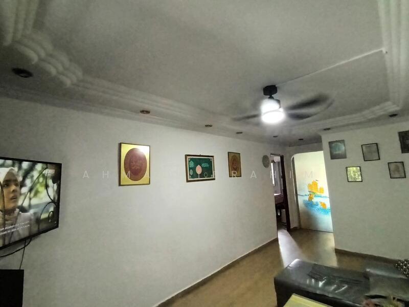 Prop-GPT: HDB Flat: D22 Jurong 261 Jurong East Street 24