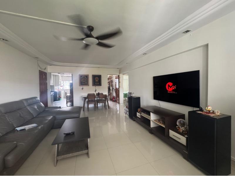 Prop-GPT: HDB Apartment: D18 Tampines 261 Tampines Street 21