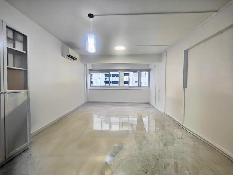 Prop-GPT: HDB Apartment: D18 Tampines 815 Tampines Avenue 4