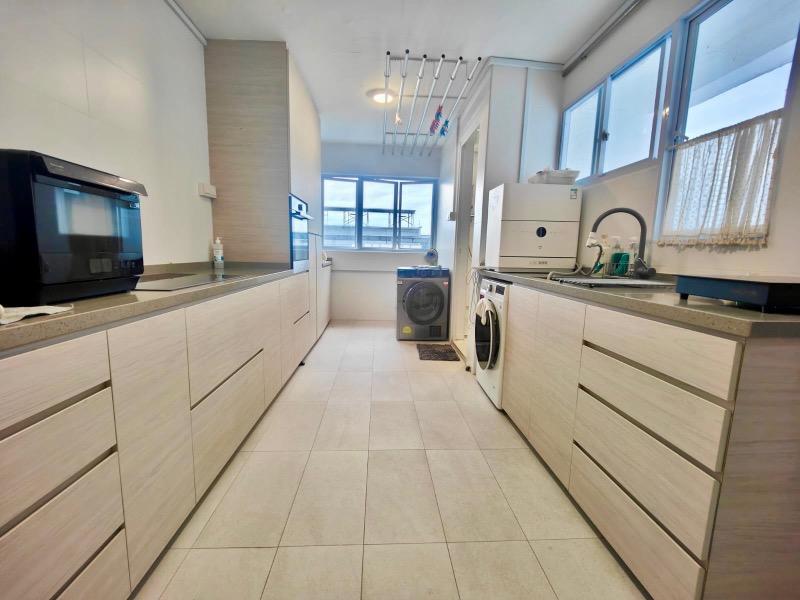 815 Tampines Avenue 4 HDB Apartment For Sale, $800,000, 3 Bed 2 Bath 1,334 sqft $600.00 psf