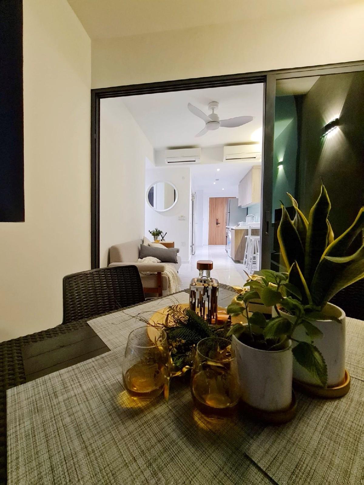 Uptown @ Farrer Condominium For Sale, $1,455,000, 3 Bed 2 Bath 700 sqft $2,079.00 psf