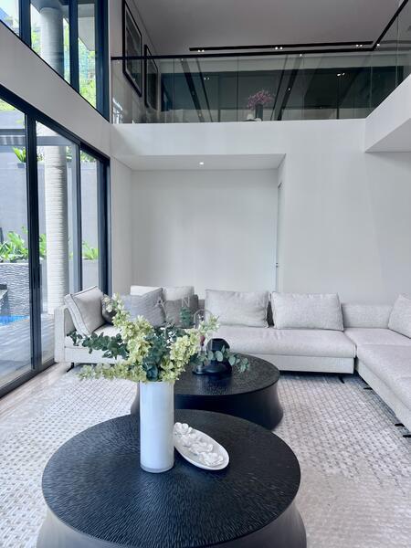 I  SUNSET. BRAND NEW AT SEMID PRICE!!  HILLTOP VIEW. BASEMENT PARKING JEAN 93571119