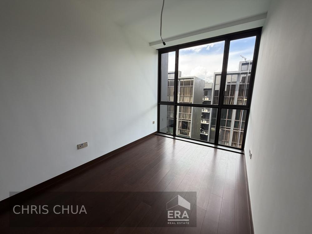 Brand New, High Floor North-south Facing. No Extension.