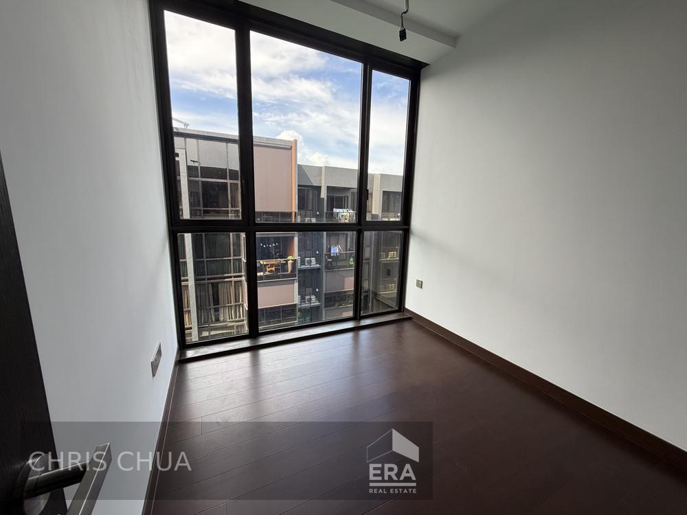 Brand New, High Floor North-south Facing. No Extension.