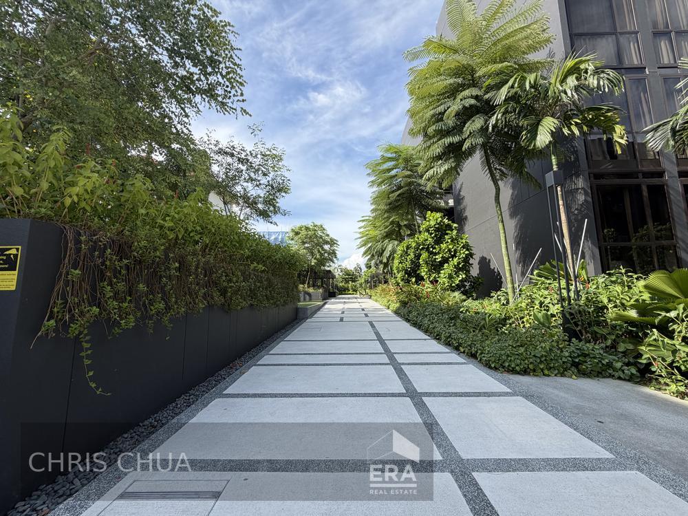 Brand New, High Floor North-south Facing. No Extension.