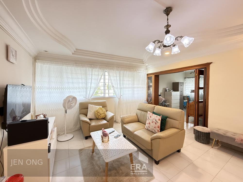 Prop-GPT: HDB - 3 room: D14 Eunos 848 Sims Avenue