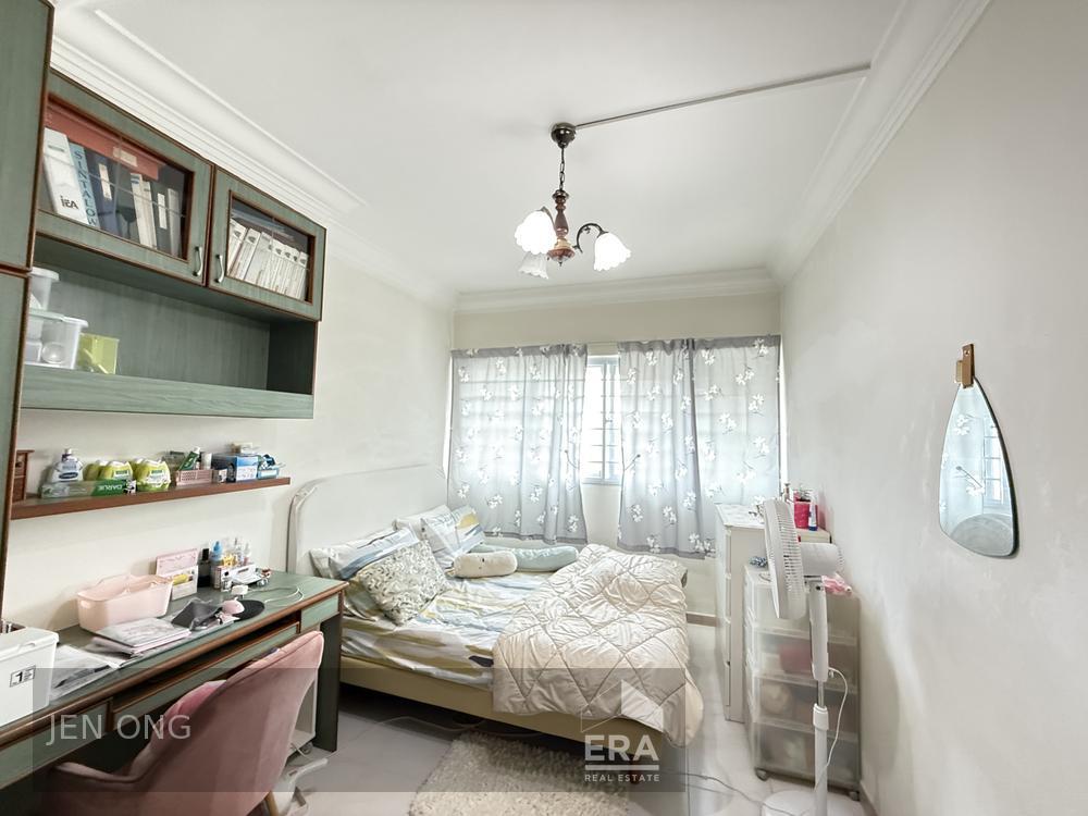 Spacious Corner Unit, Eunos Mrt